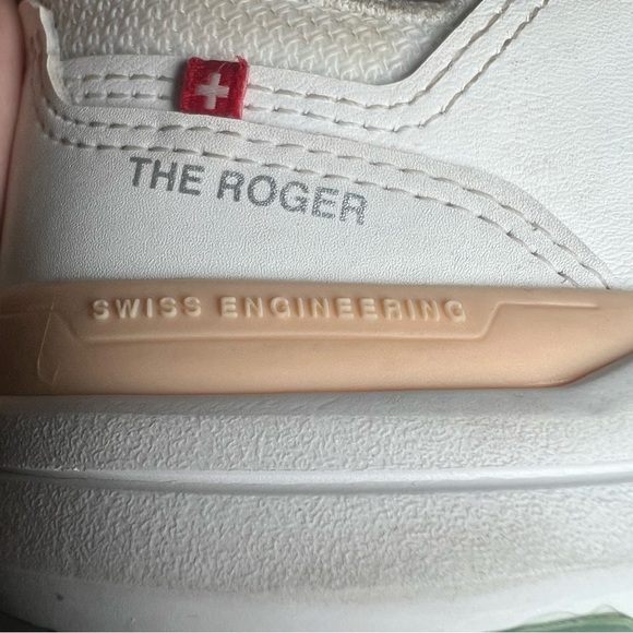 Kids On The Roger Pro Shoes Sz 3.5Y Big Kid School Basketball Sneaker On Clouds - Picture 12 of 14